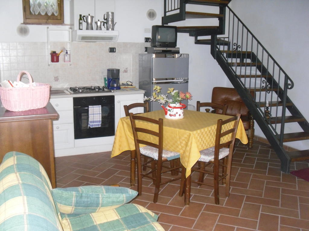 Borgo Fango Apartman Montieri Szoba fotó